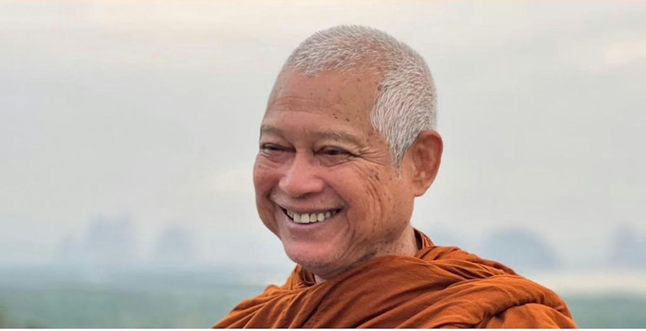 隆塔纳荣萨尊者 Luangta Narongsak Kheenalayo